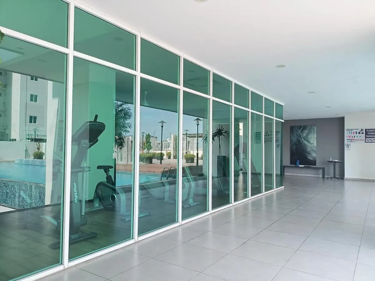 Deluxe Suites 1Br, 2-5 Pax, Netflix, Georgetown Jelutong